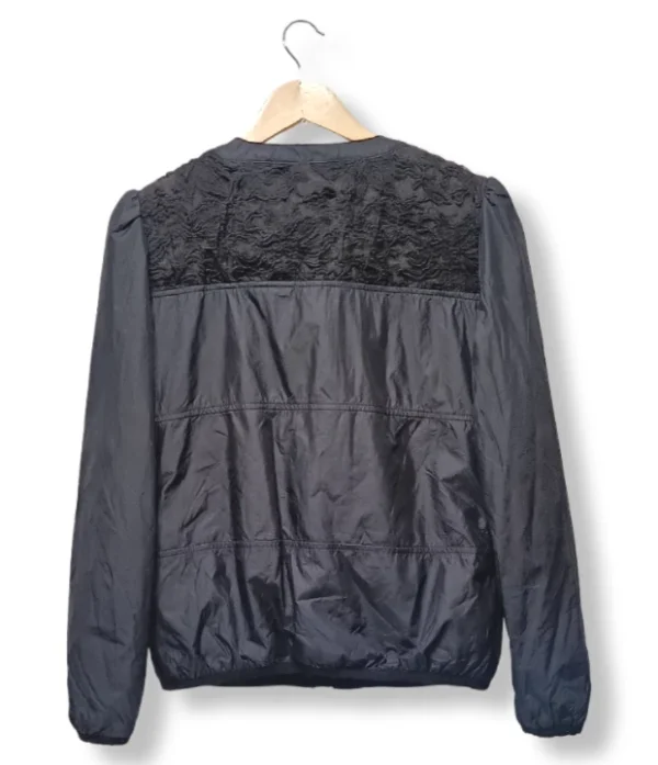 Cortaviento negro con aplicaciones de encaje – EMT – Talla M