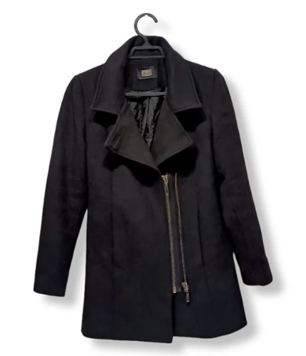 1000004748 (4) Abrigo negro con cierre diagonal ASH – Talla S