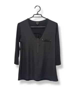 1000004845 (22) Blusa Negra con Cierre – IO – Talla M