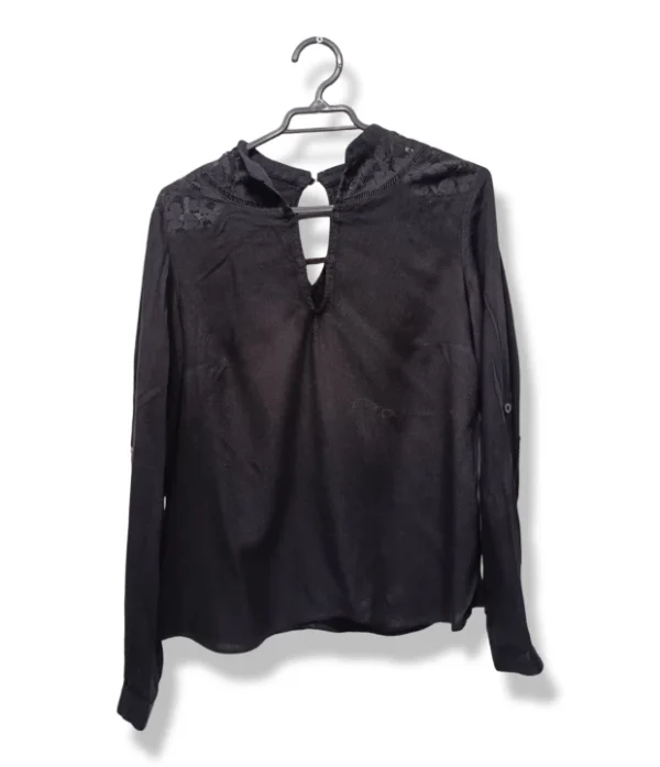 1000005820 (14) Blusa negra IO – Talla S