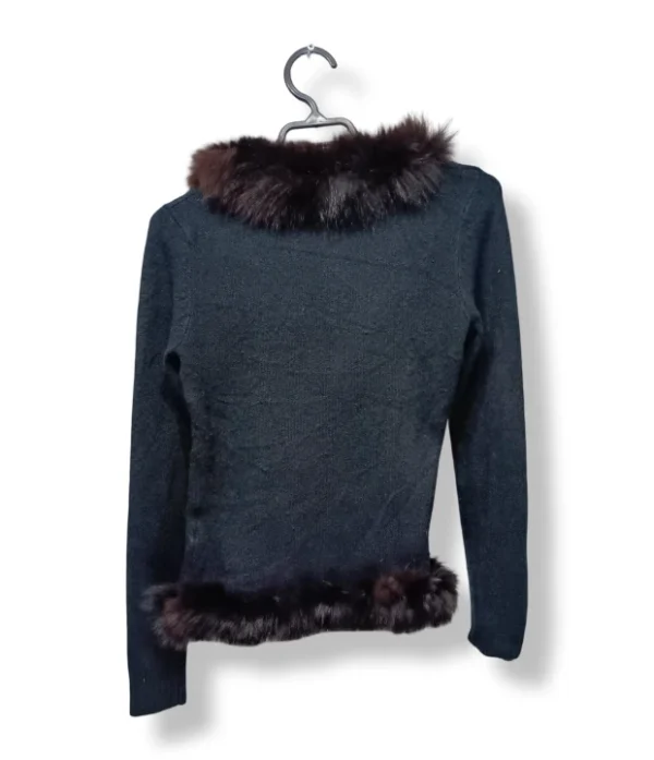 1000005820 (21) Sweater Negro con Cuello y Bordes de Pelo Sintético – Talla S