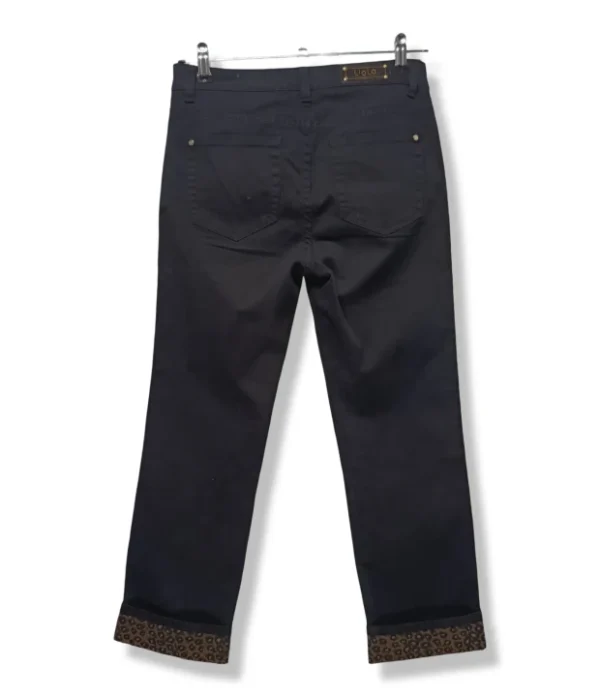pixelcut-export-1751175381350 Pantalón Negro con Dobladillo Animal Print – Liola – Talla 38