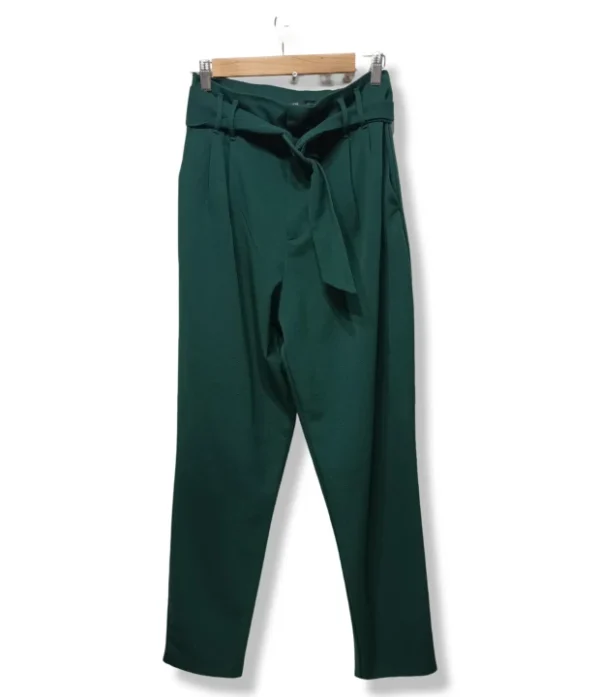 Pantalón Zara verde, tiro largo con pretina ancha y cinturón