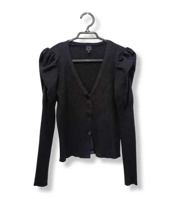 Cardigan IO negro con hombros abullonados – Toque elegante para tu día a día