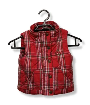 pixelcut-export-1751217399806 Parka sin mangas a cuadros rojos – talla 4-5 años