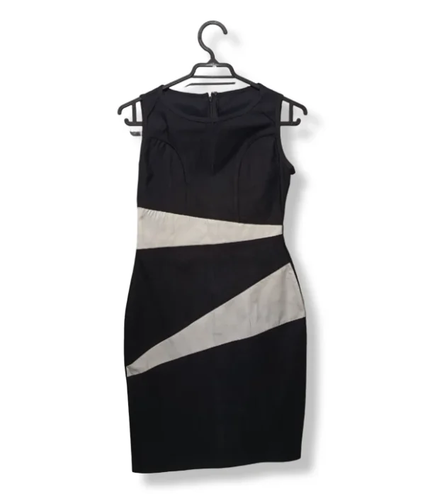 Vestido negro y blanco sin mangas