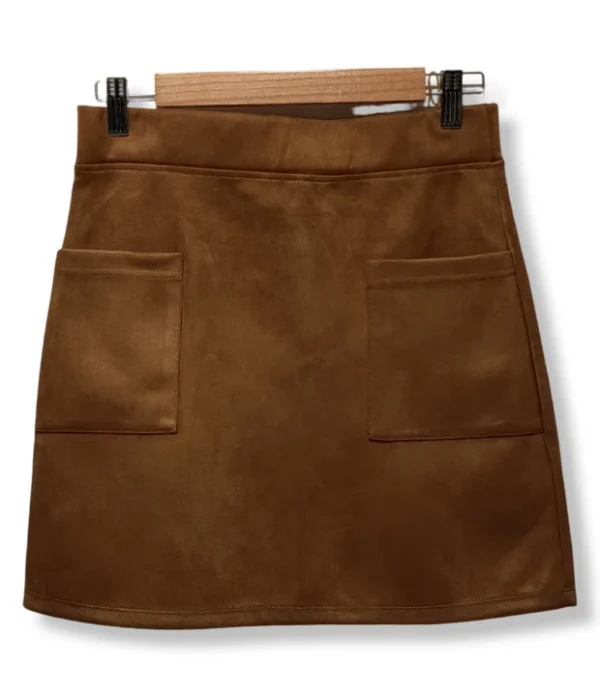 pixelcut-export-1751222234612 Falda Café Tipo Gamuza – Con Bolsillos Frontales