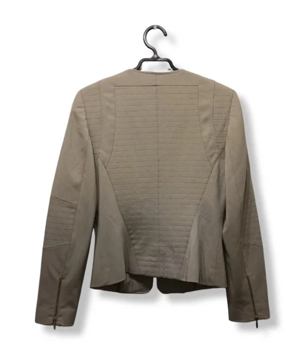 pixelcut-export-1751250288872 Chaqueta Beige Liola – Sofisticación Minimalista, Talla 38