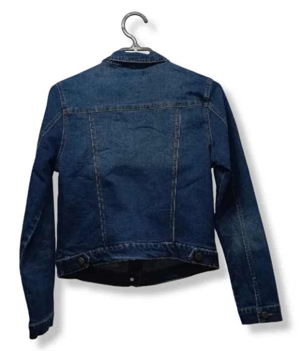 pixelcut-export-1751259632675 Chaqueta Denim ONLY – Azul Oscuro Clásico y Atemporal, Talla S