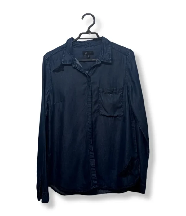 pixelcut-export-1751321313160 Camisa denim azul con bordados de mariposa Reserved M