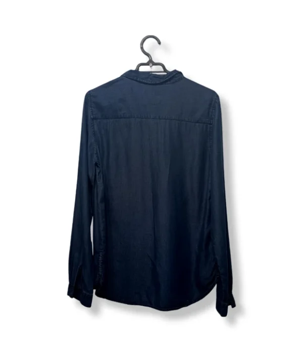 pixelcut-export-1751324301638 Camisa denim azul con bordados de mariposa Reserved M