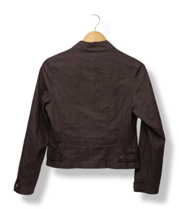 1000014546 (14) Chaqueta corta de mezclilla café, talla S