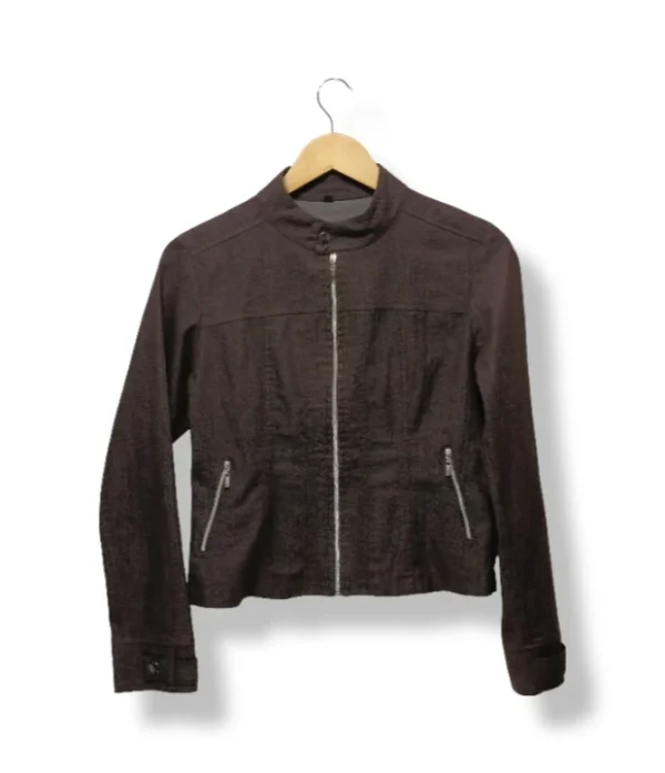 1000014546 (16) Chaqueta corta de mezclilla café, talla S