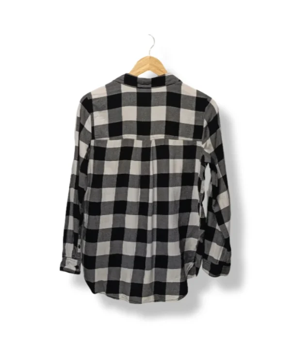 1000014546 (21) Camisa leñadora H&M, talla M