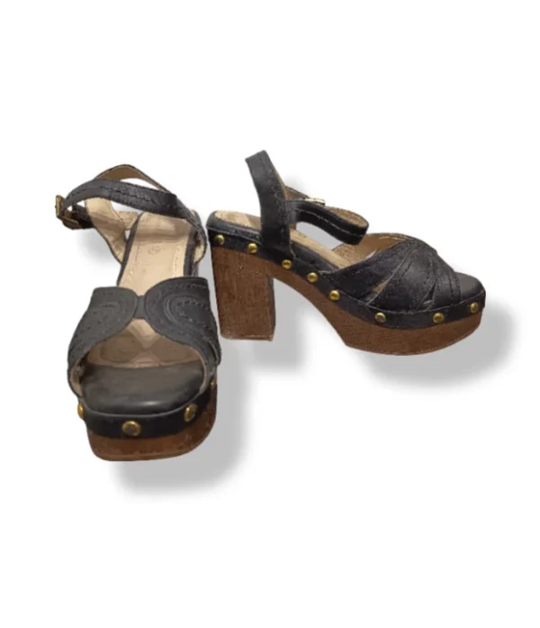 pixelcut-export-1752549157962 Sandalias Plataforma con Tachas – Gacel – Talla 34