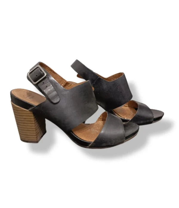Sandalias de Cuero Café con Taco Grueso – Clarks – Talla 37