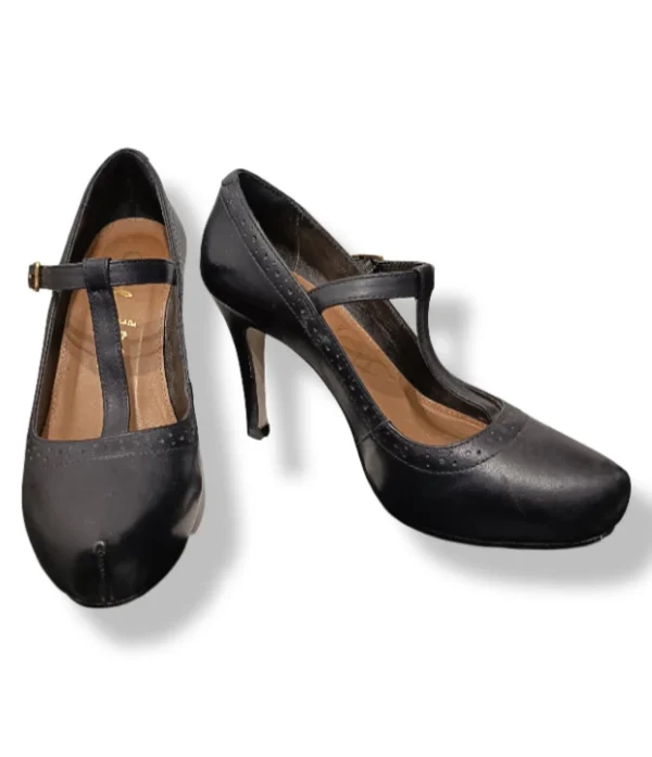 pixelcut-export-1752549746105 Zapatos Gacel T-Strap Cuero Negro – Talla 34 (calce pequeño)