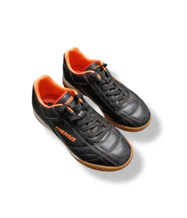 Zapatillas deportivas kensis negras con detalles naranjo – Talla 31