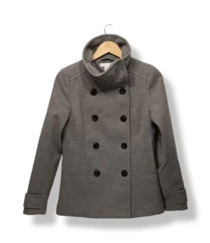 Abrigo corto gris H&M cruzado con cuello alto