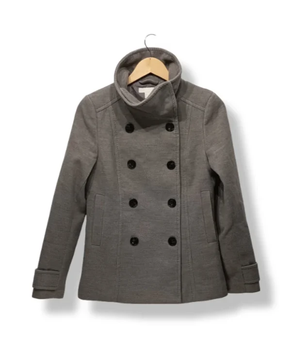 pixelcut-export-1753745467419 Abrigo corto gris H&M cruzado con cuello alto