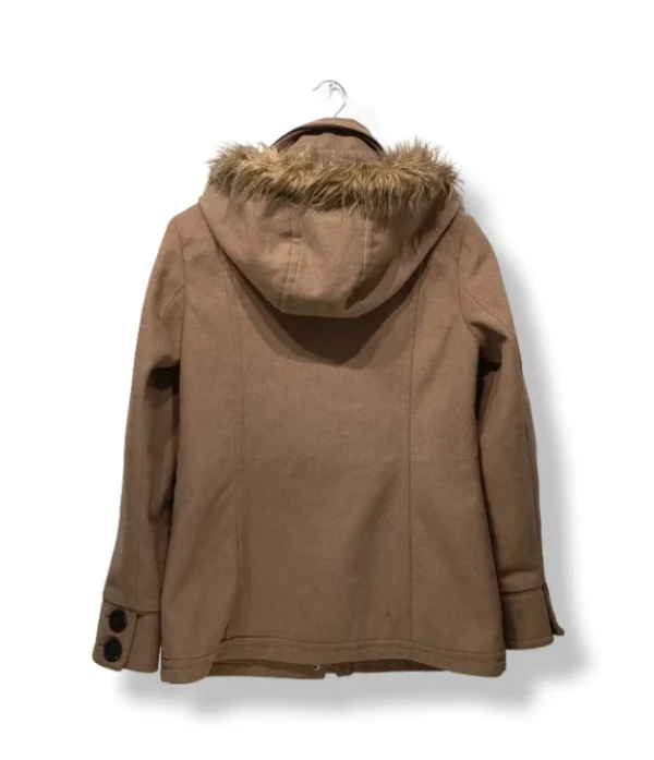 Abrigo camel con capucha de chiporro sintético