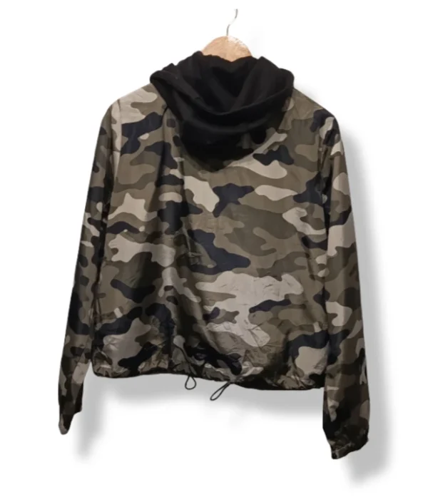 Chaqueta camuflada con interior de polar No Boundaries Talla L (11-13)