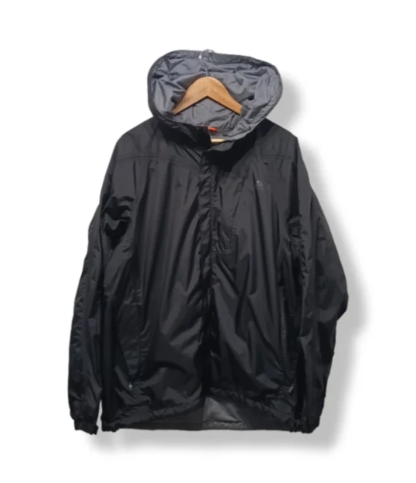 pixelcut-export-1753805768204 Cortaviento técnica negra Nike ACG FitStorm – Talla L