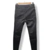 1000018665 (11) Pantalón efecto cuero negro skinny Stradivarius – Talla 40