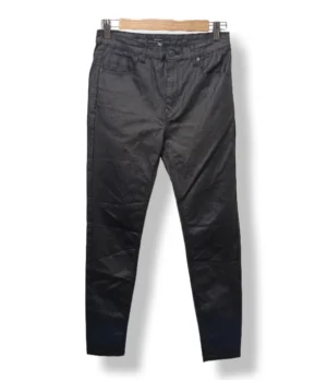 1000018665 (12) Pantalón efecto cuero negro skinny Stradivarius – Talla 40