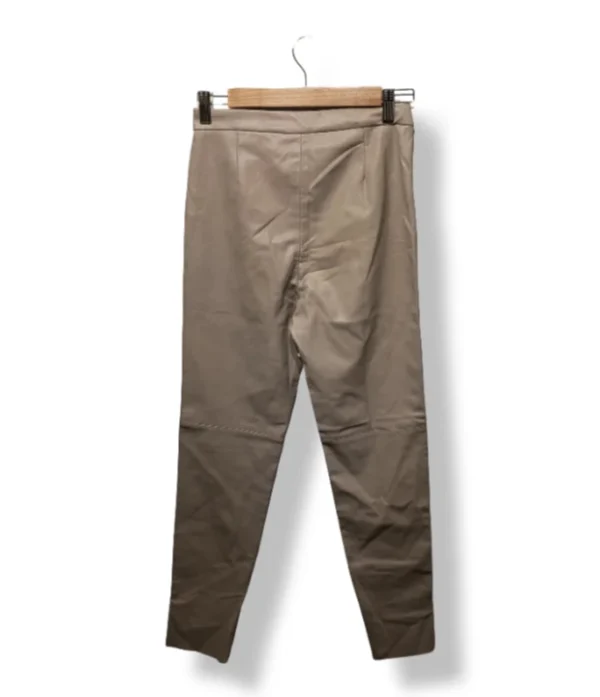 1000018665 (13) Pantalón efecto cuero beige Zara Woman – Talla S