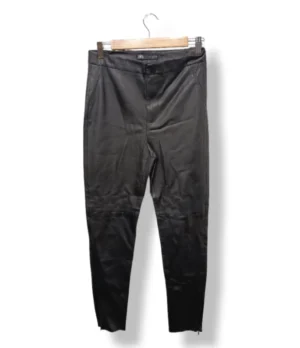 1000018665 (18) Pantalón efecto cuero Zara, talla M