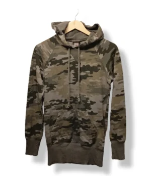 1000018665 (26) Polerón camuflaje Mossimo con gorro, talla S