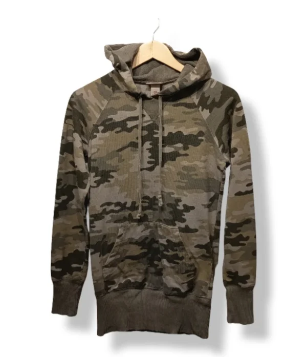 1000018665 (26) Polerón camuflaje Mossimo con gorro, talla S