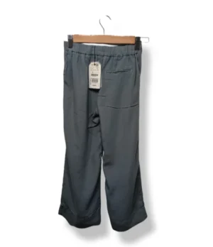 pixelcut-export-1754059947437 Pantalón satinado gris Zara niña - Talla 7 años