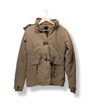 pixelcut-export-1754283626837 Chaqueta beige con cinturón y bordado decorativo Giga Dx