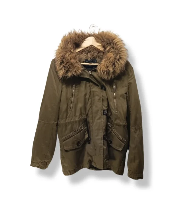 Parka verde militar con gorro de peluche ZARA - Talla L