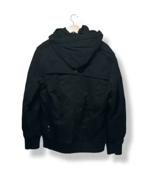 Chaqueta impermeable negra con gorro y relleno de pluma Mustang – Talla L