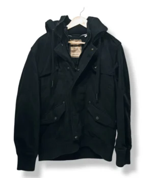 pixelcut-export-1754284543568 Chaqueta impermeable negra con gorro y relleno de pluma Mustang – Talla L