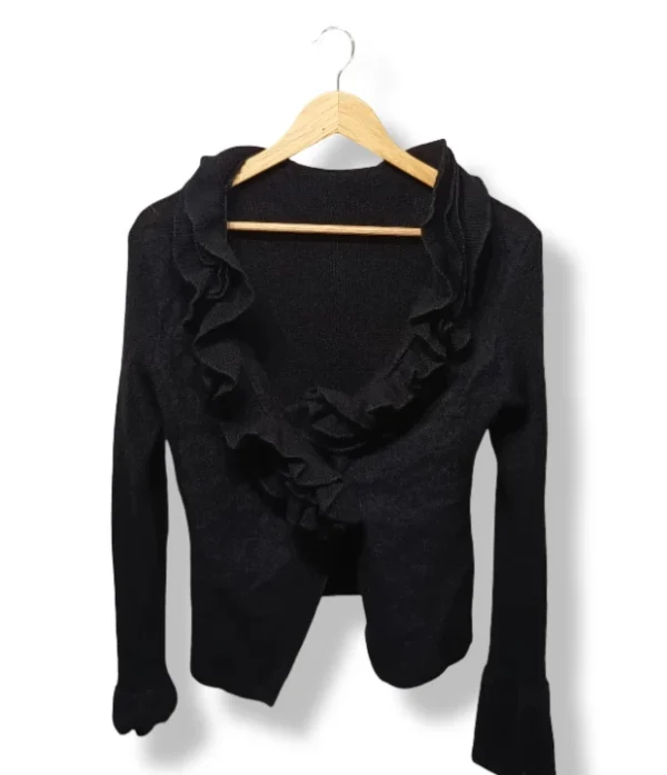 Sweater negro 80% lana con volantes