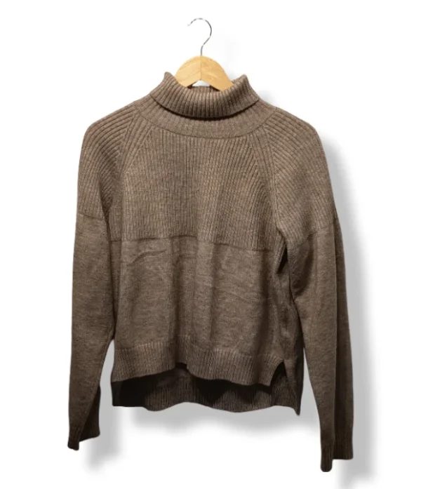 pixelcut-export-1756360060469 Sweater cuello alto – Talla M
