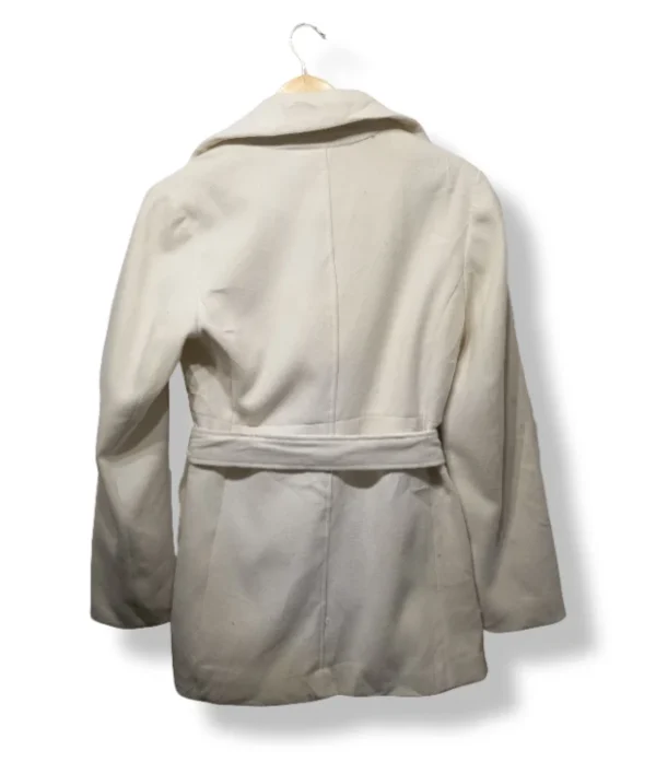 Abrigo blanco con cinturón Cato – Talla M