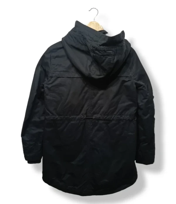 pixelcut-export-1756384064929 Parka negra H&M con gorro