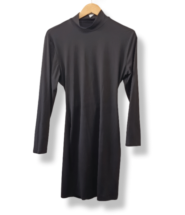 pixelcut-export-1757514460787 Vestido Shein Negro Espalda Abierta con Argolla — Talla S