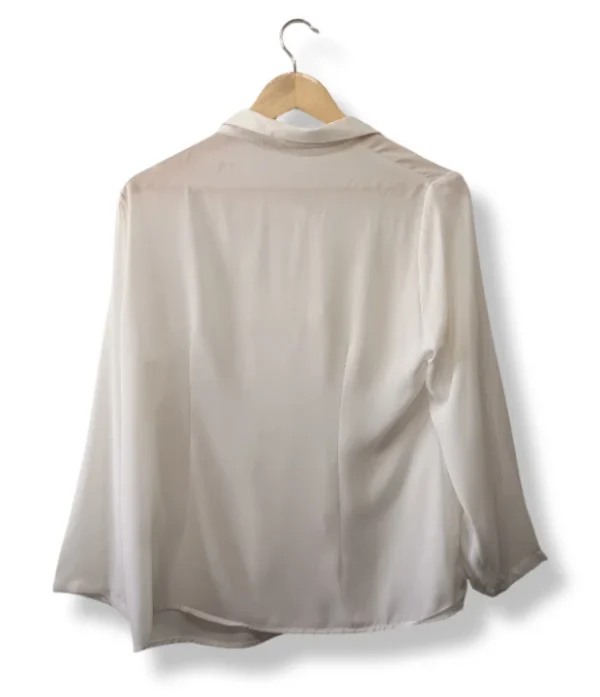 pixelcut-export-1757567830239 Blusa blanca con volantes frontales, Talla 44