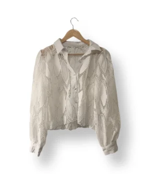 Blusa encaje blanco cuello clásico – Talla S