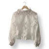 Blusa encaje blanco cuello clásico – Talla S