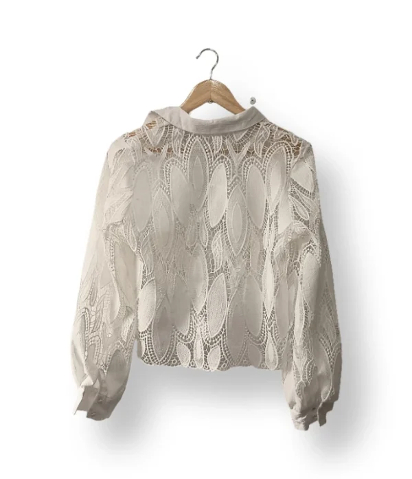 Blusa encaje blanco cuello clásico – Talla S