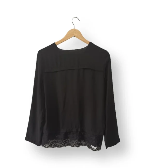 Blusa Zara negra con encaje inferior – Talla S/M