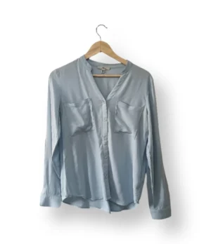 Blusa Mavi celeste con bolsillos – Talla S