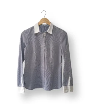 Camisa azul a rayas cuello blanco – Talla M